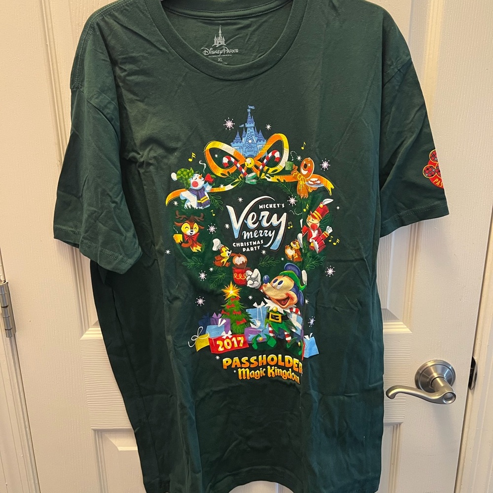 Mickey’s Very Merry Christmas Party 2017 Passholder T-shirt XL